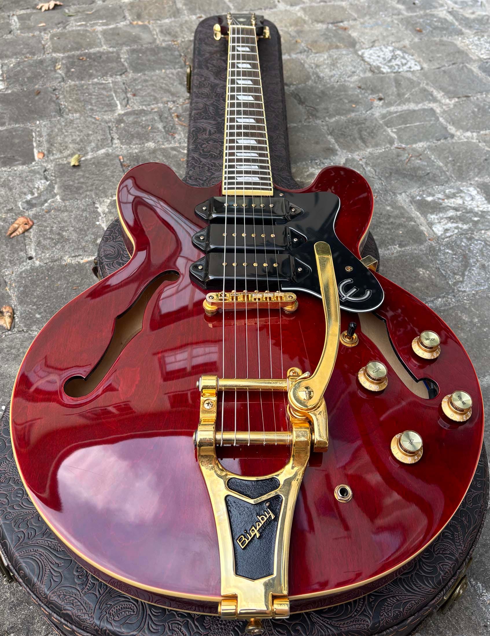 Epiphone Riviera P93 Wine Red Bigsby — photo 2