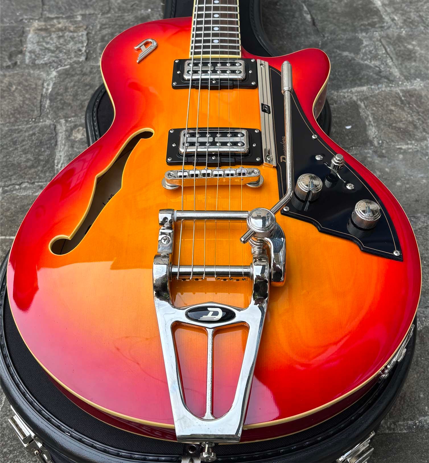 Duesenberg SP TV-Rebound Tremolo W.Niedecken (2nd Hand)