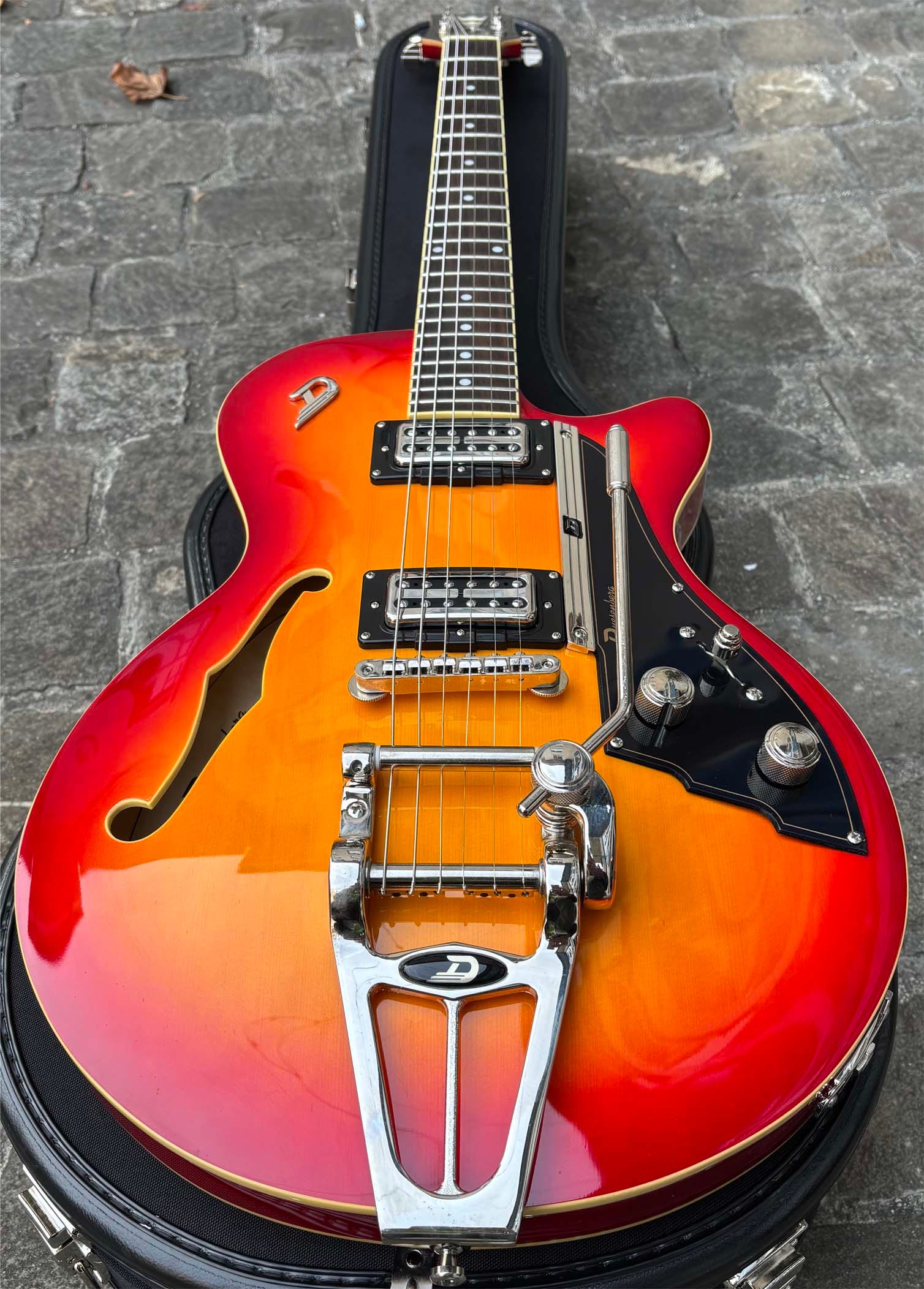 Duesenberg SP TV-Rebound Tremolo W.Niedecken (2nd Hand) — photo 3