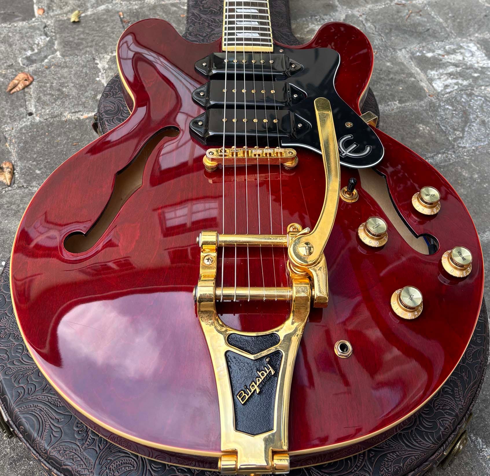Epiphone Riviera P93 Wine Red Bigsby
