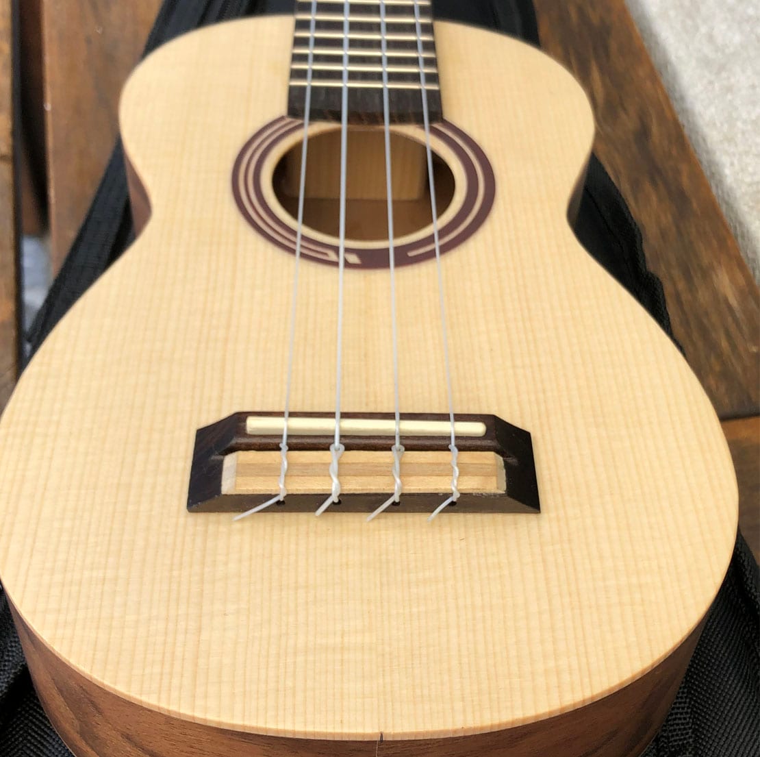 Hora W1175 Spruce/Walnut Soprano Ukulele