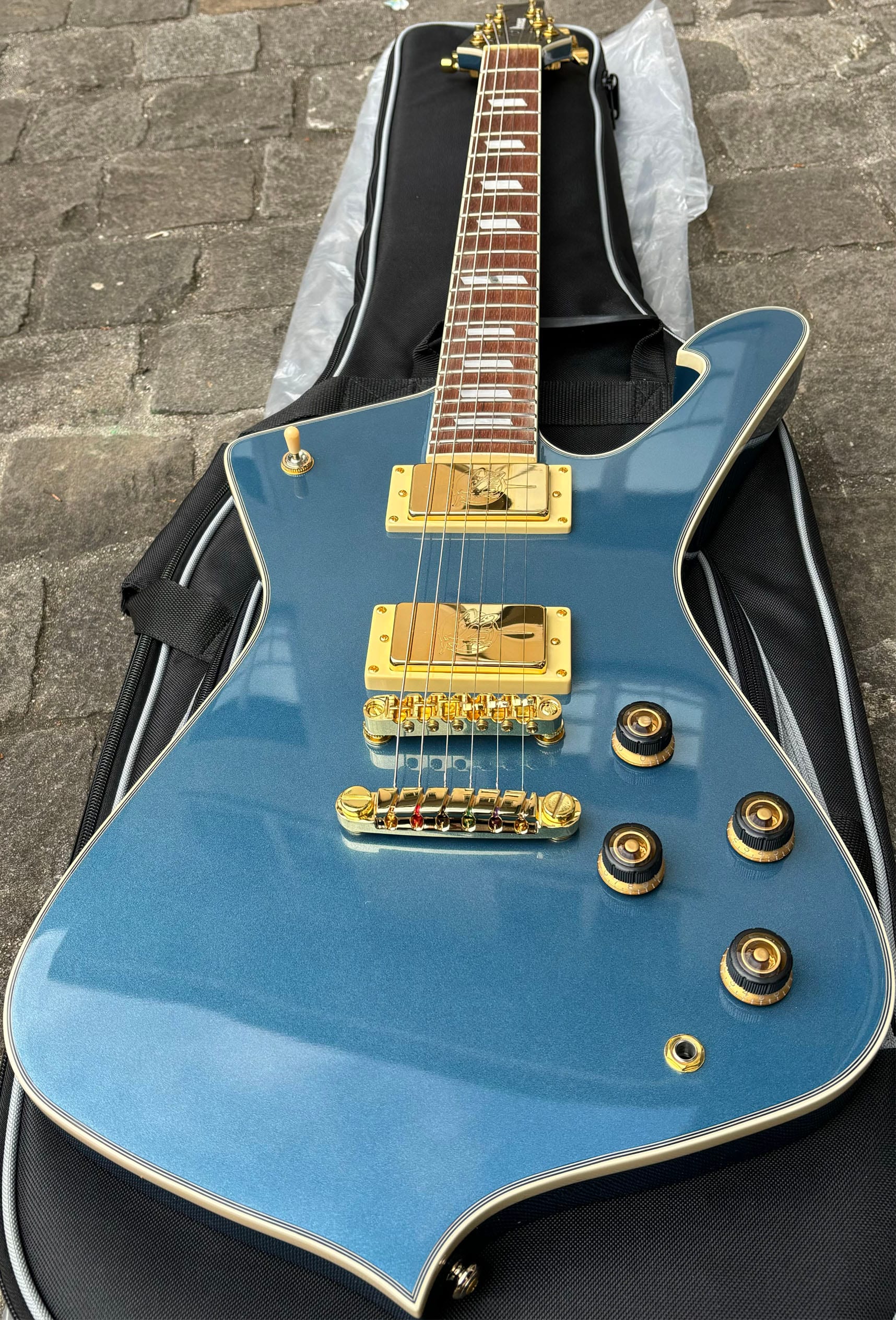 Ibanez Iceman IC420 — photo 2