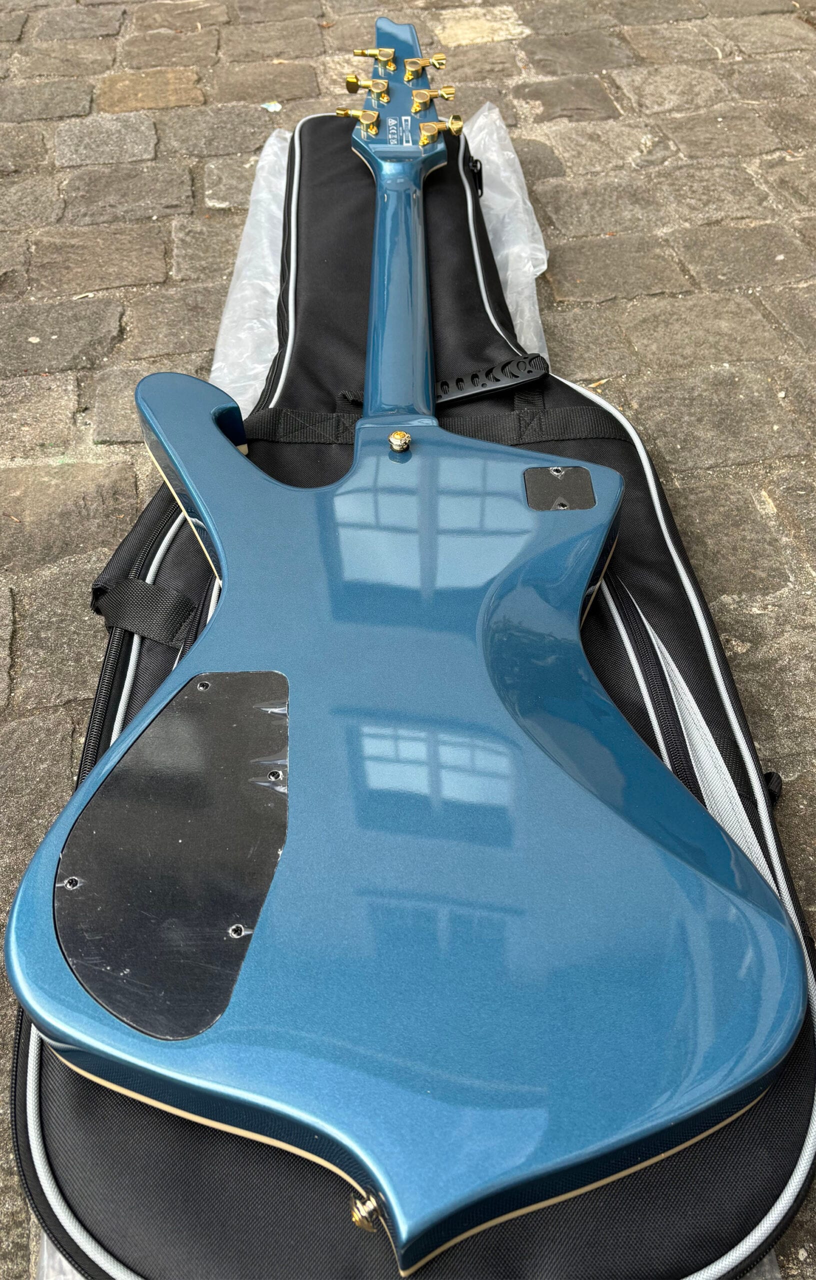 Ibanez Iceman IC420 — photo 3