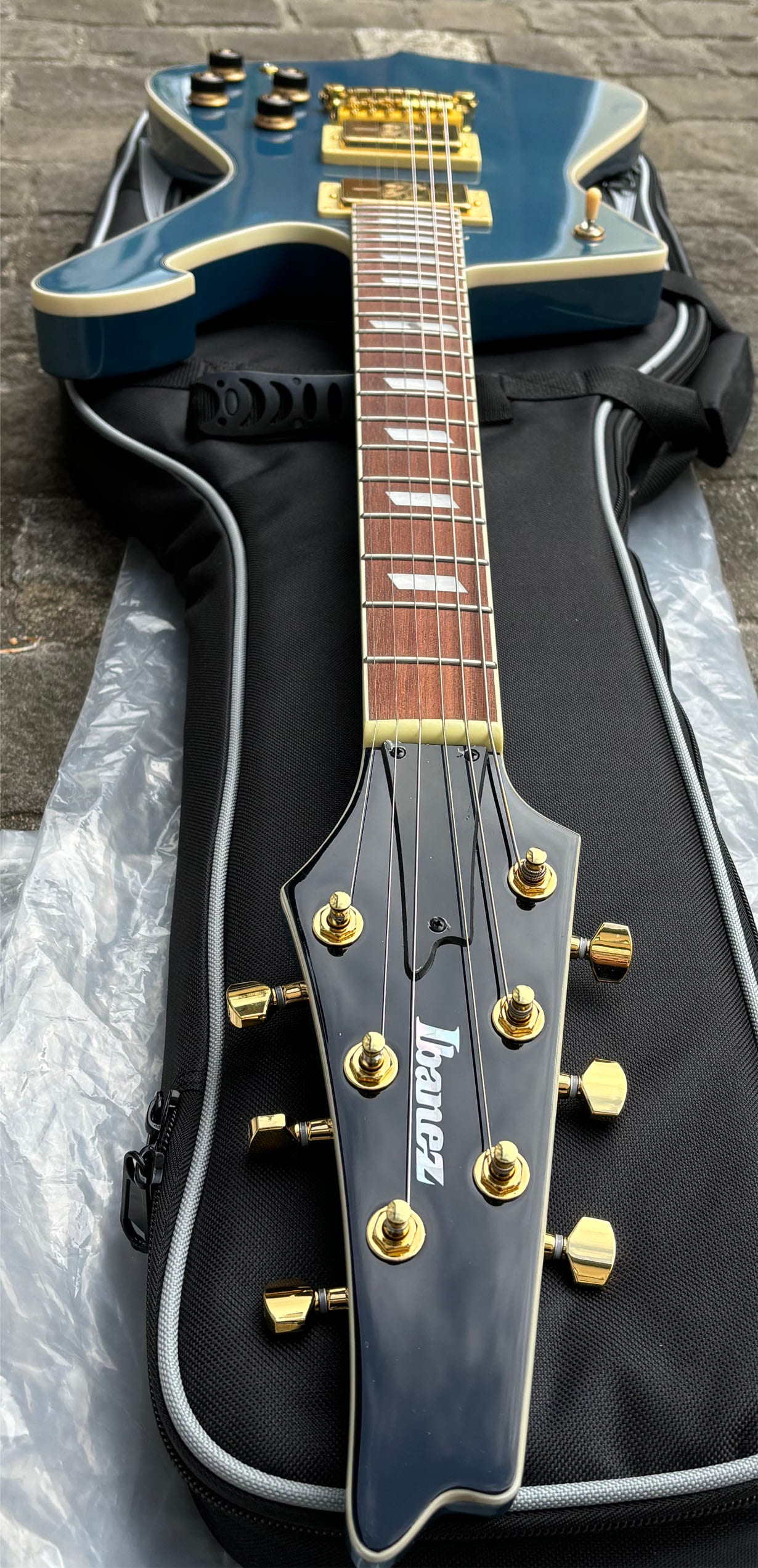 Ibanez Iceman IC420 — photo 4