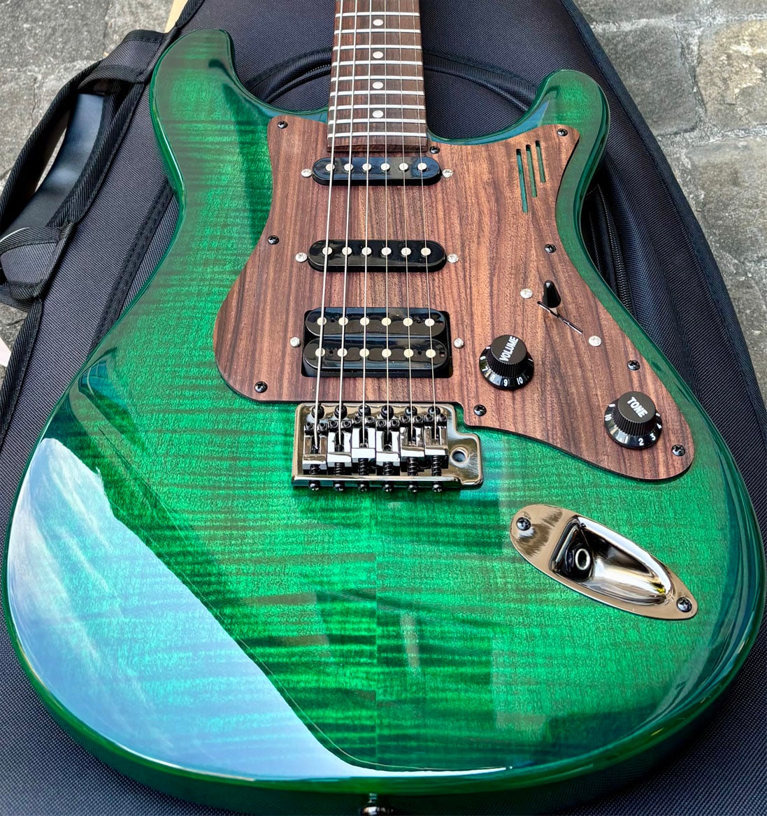 Magneto Sonnet Modern U-ONE Series Flamed Green