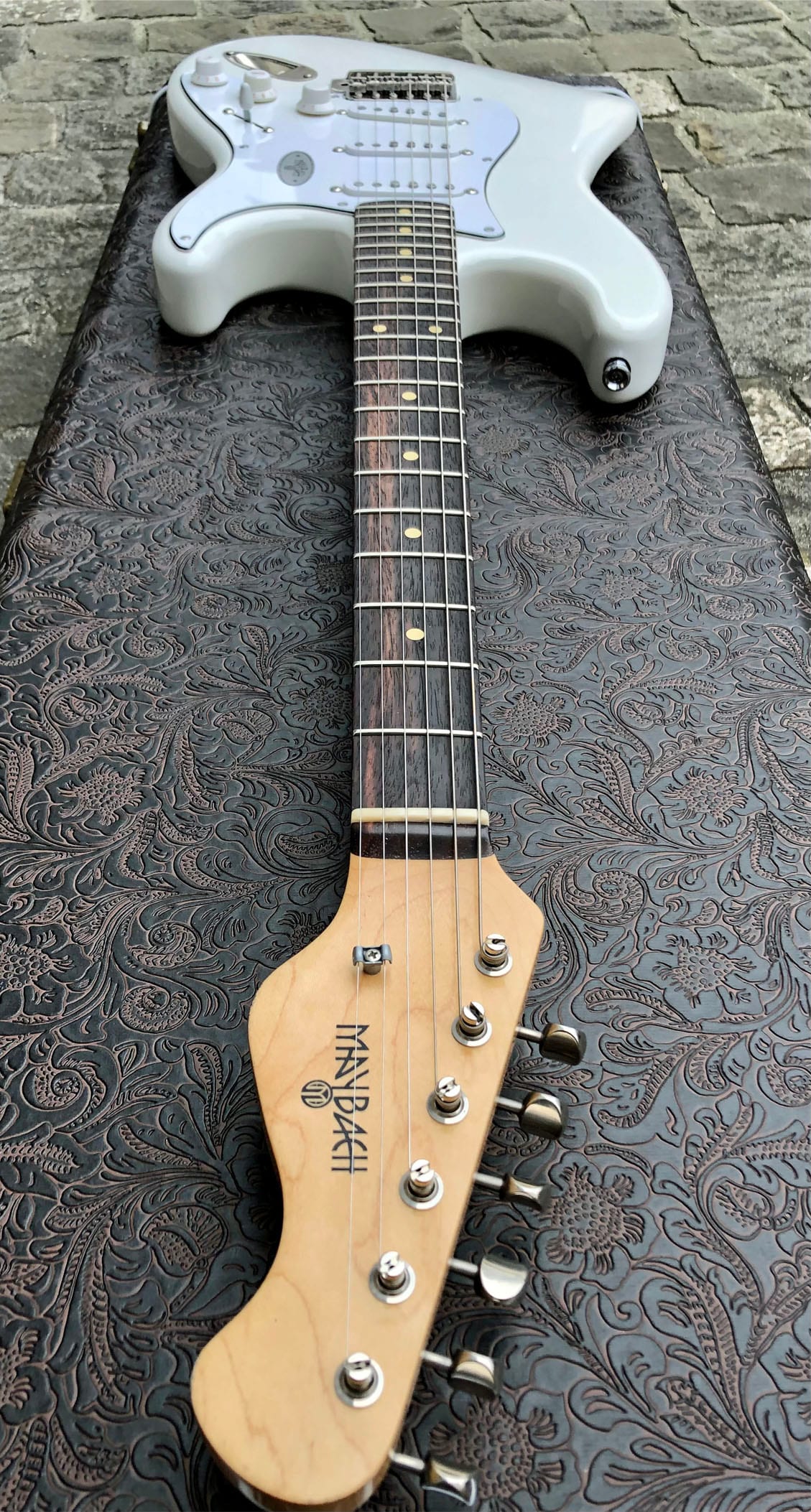 Maybach Stradovari S54 Olympic White MN Aged